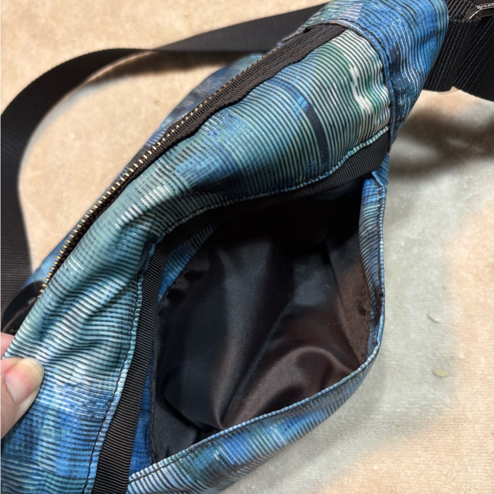 Lululemon Athletica Abstract Blue Crossbody Bag - Picture 7 of 13